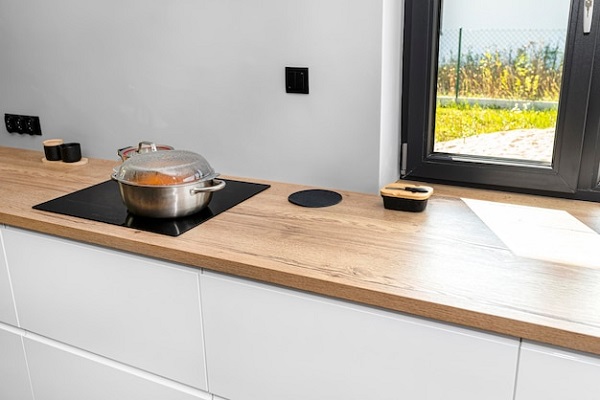 مقایسه صفحه کابینت MDF و سنگ طبیعی: انتخاب برتر برای آشپزخانه 4 wine glass table home 1598560 453